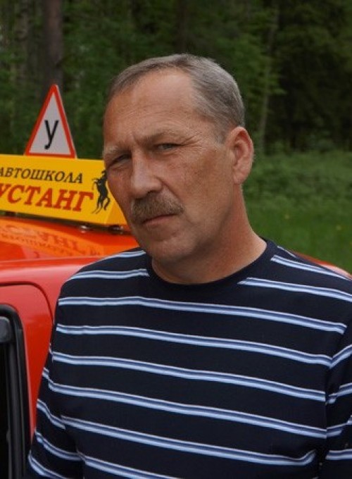 Сумаков Игорь Васильевич - сотрудник автошколы «Мустанг»