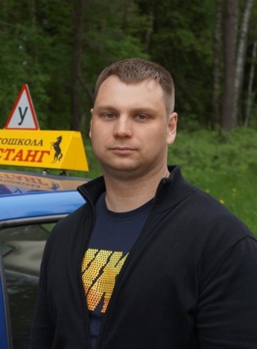 Кашинцев Роман Сергеевич - сотрудник автошколы «Мустанг»